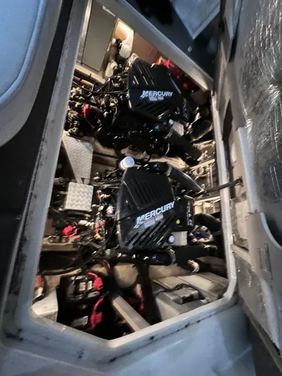 Water We Thinking Yacht Photos Pics Engine room