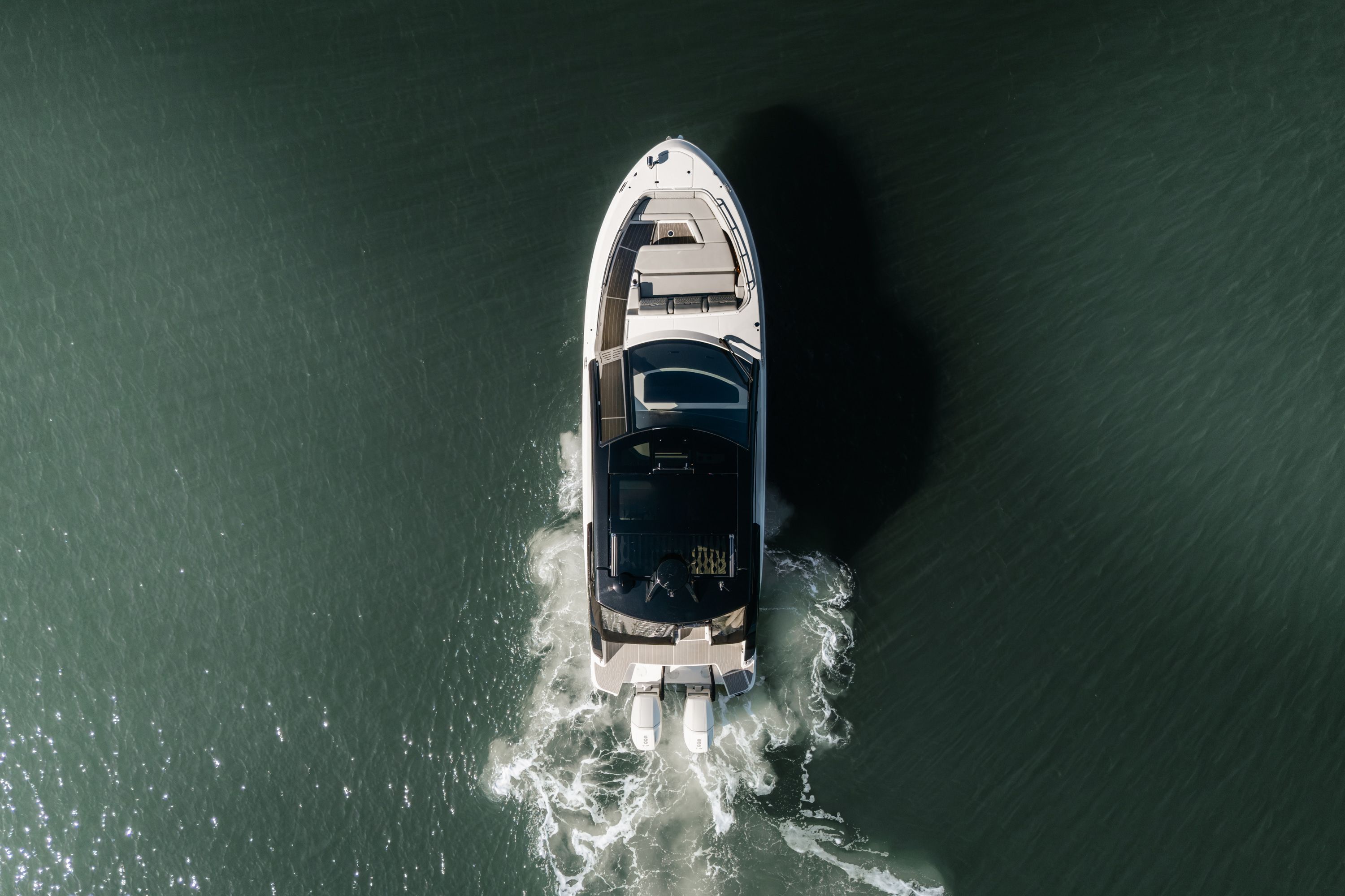 Sea Ray Sundancer 370 Outboard