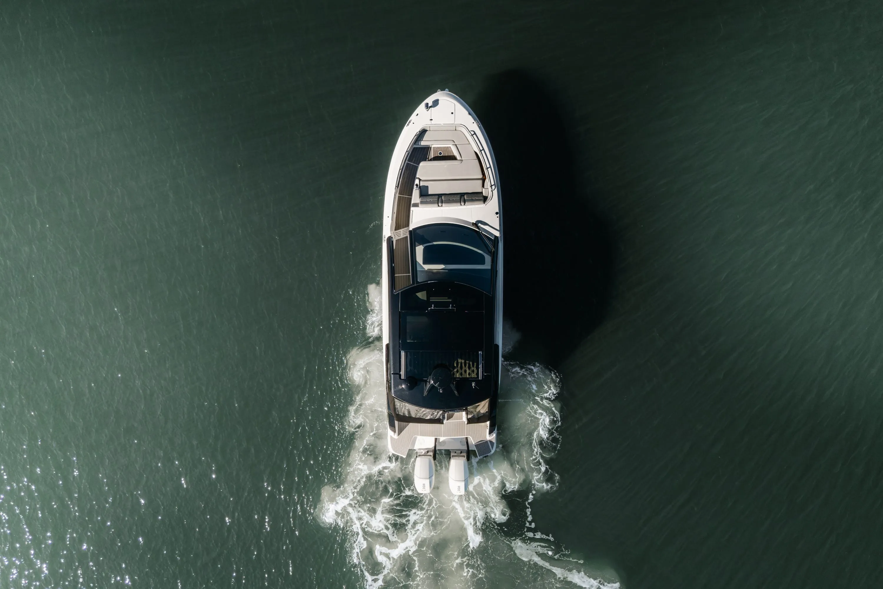 Sea Ray Sundancer 370 Outboard