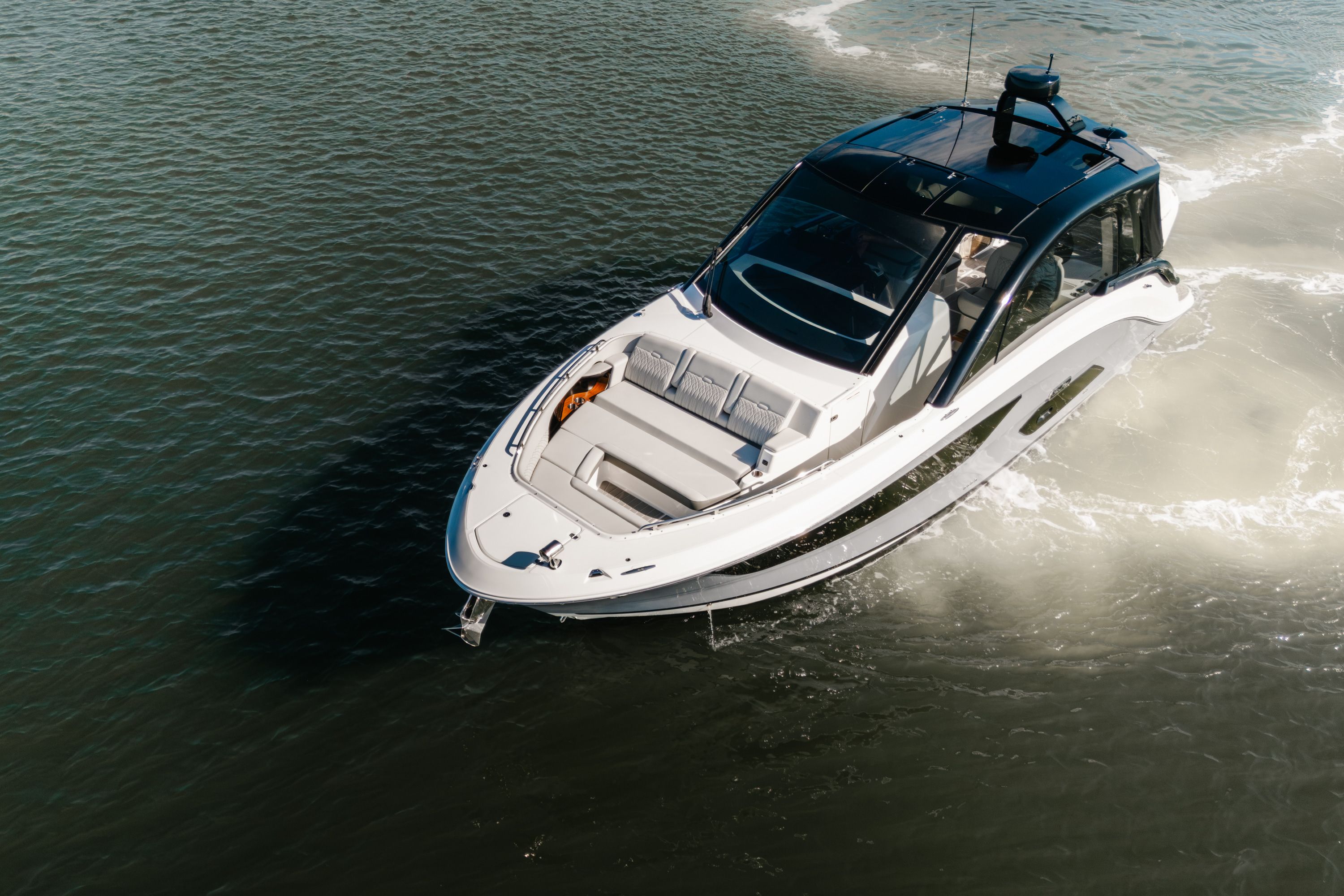 Sea Ray Sundancer 370 Outboard