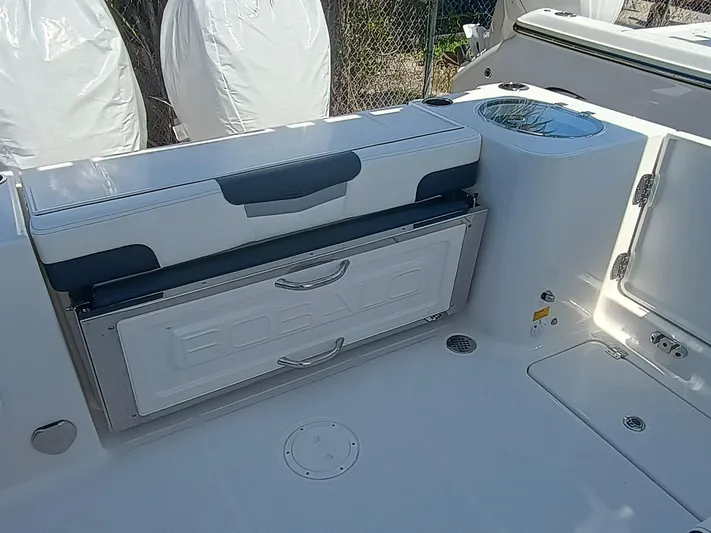 257-155 Yacht Photos Pics 2025 Robalo R257 Dual Console boat interior with seating and storage compartment.