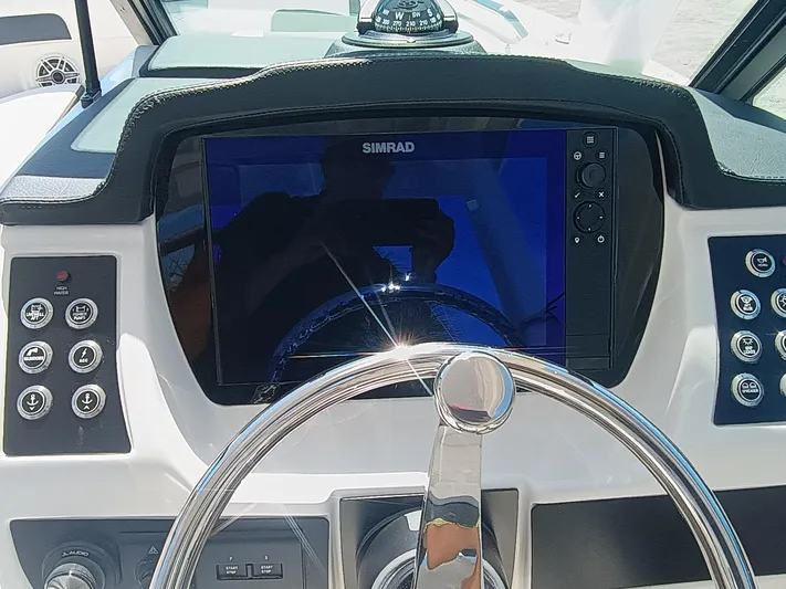 257-155 Yacht Photos Pics 2025 Robalo R257 Dual Console dashboard with Simrad display and steering wheel.