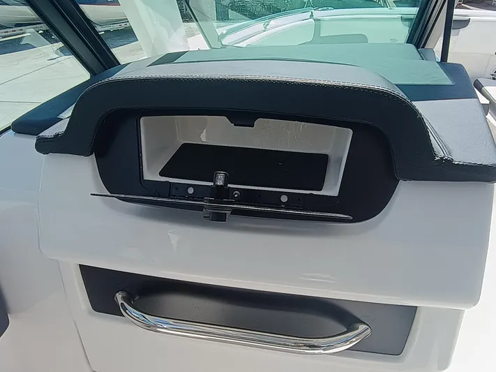 257-155 Yacht Photos Pics 2025 Robalo R257 Dual Console dashboard with storage compartment and handle.