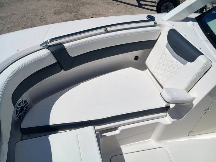 257-155 Yacht Photos Pics 2025 Robalo R257 Dual Console boat interior with white cushioned seating.