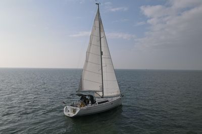 2012 Beneteau Oceanis 37