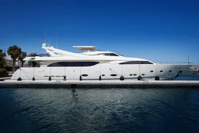 2005 Ferretti Yachts Custom Line 112