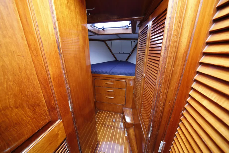 Independence Yacht Photos Pics 1981 Gulfstar 60 CC yacht interior with wooden cabinetry and cozy sleeping area.