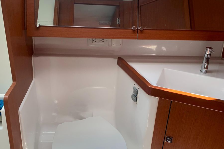 2019 Beneteau 45