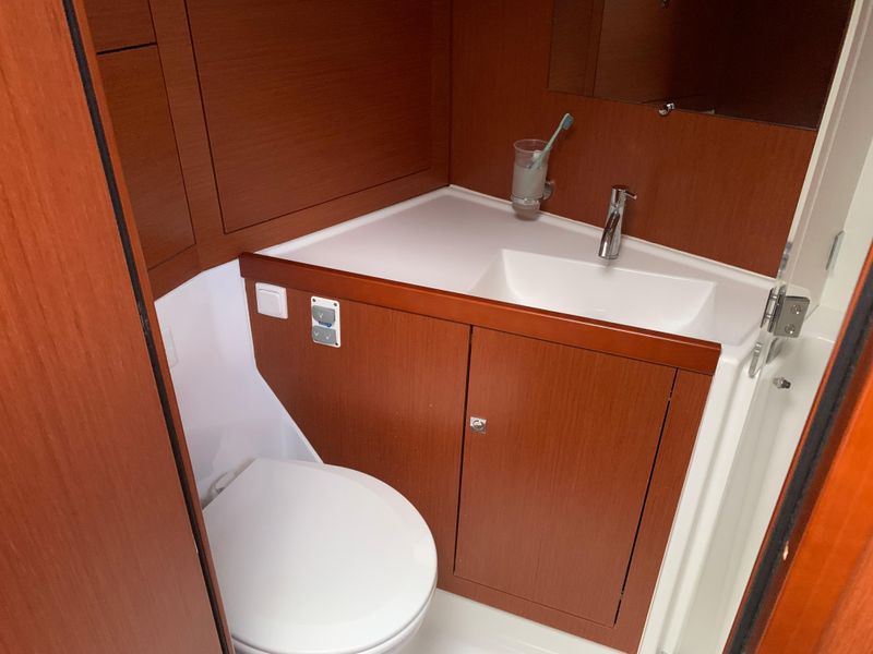 2019 Beneteau 45