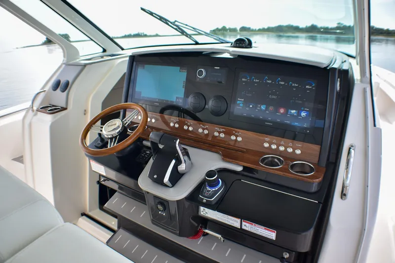 Str8to Yacht Photos Pics 2025 Tiara Yachts 43 LS helm with advanced navigation and control systems.