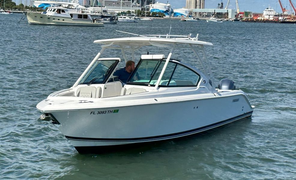 2022 Pursuit DC 266 Dual Console