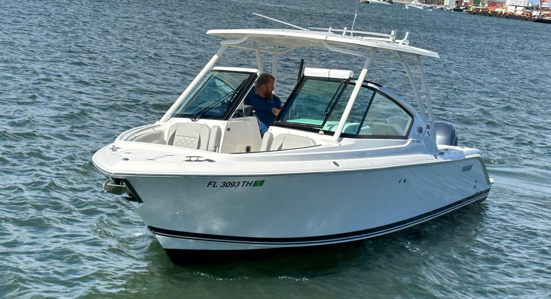 2022 Pursuit DC 266 Dual Console