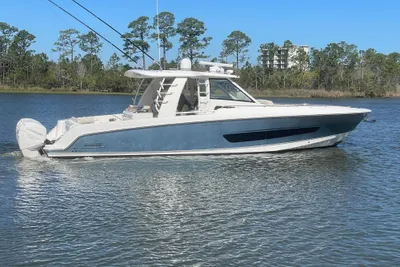 2017 Boston Whaler 420 Outrage