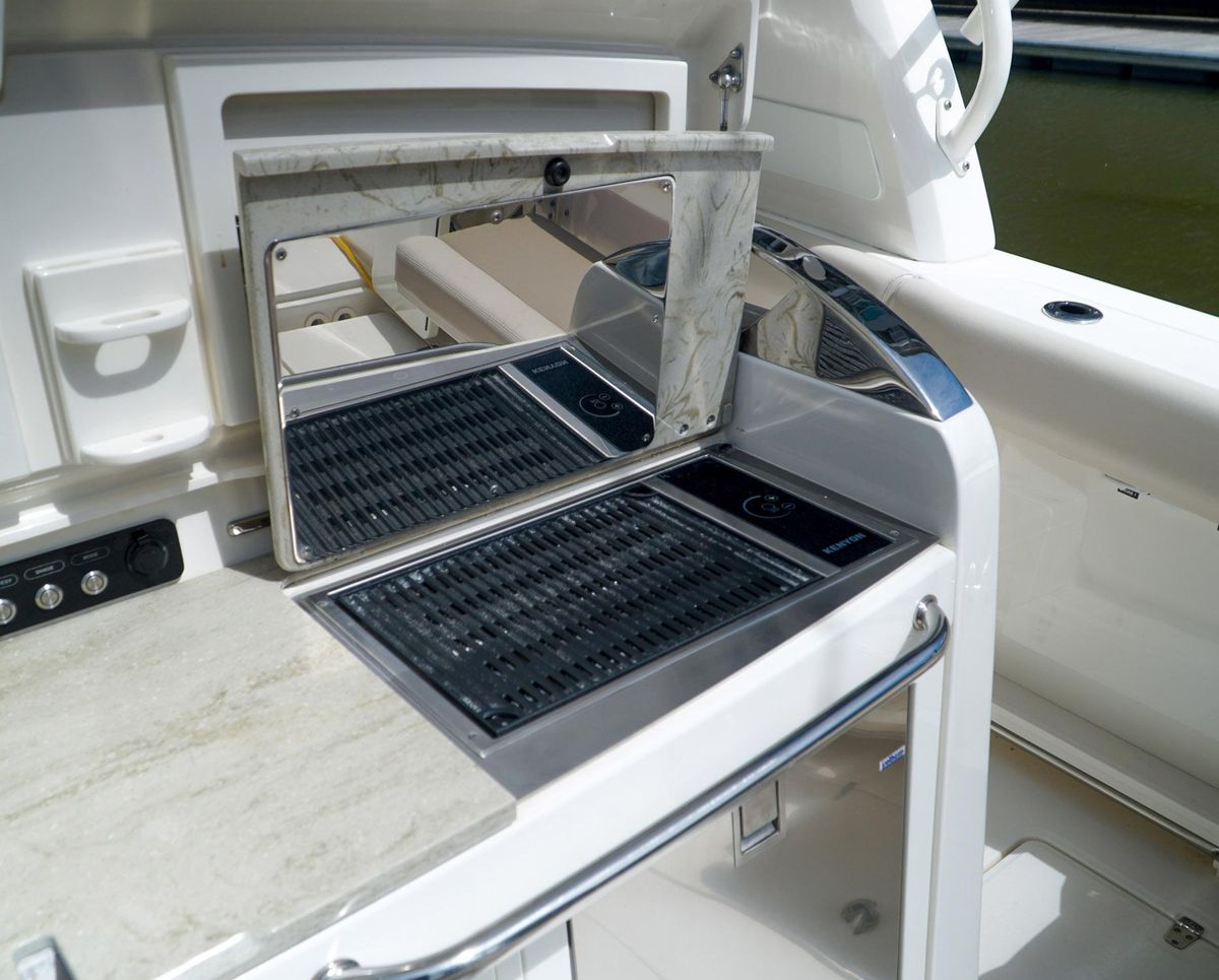 2017 Boston Whaler 42 