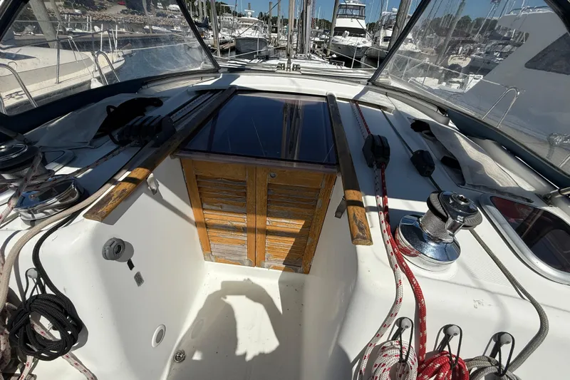 Magic Maddie 2 Yacht Photos Pics Cockpit of 2010 Beneteau Oceanis 43 sailboat with ropes and winches in marina.