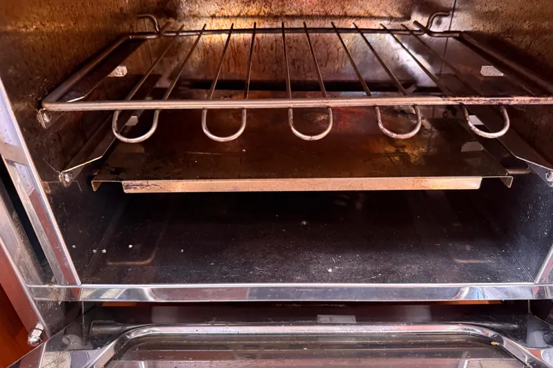 Magic Maddie 2 Yacht Photos Pics Interior of an oven on a 2010 Beneteau Oceanis 43 sailboat.