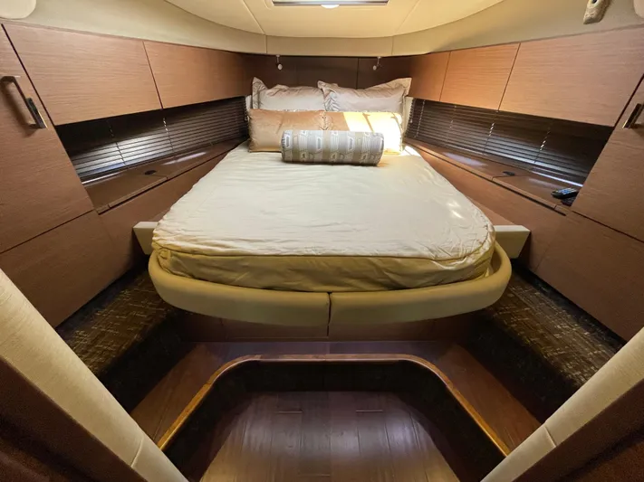 Southern Accent Yacht Photos Pics Luxurious bedroom interior of 2014 Sea Ray 470 Sundancer yacht with elegant bedding.