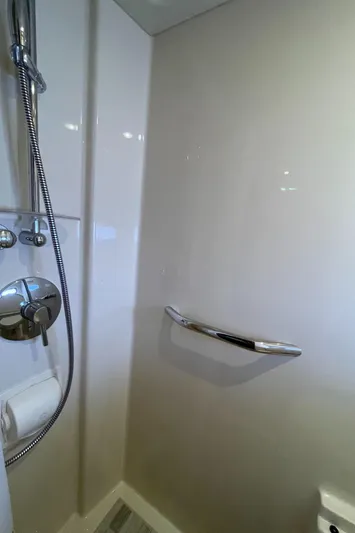 Southern Accent Yacht Photos Pics Shower area in 2014 Sea Ray 470 Sundancer yacht, featuring modern fixtures.