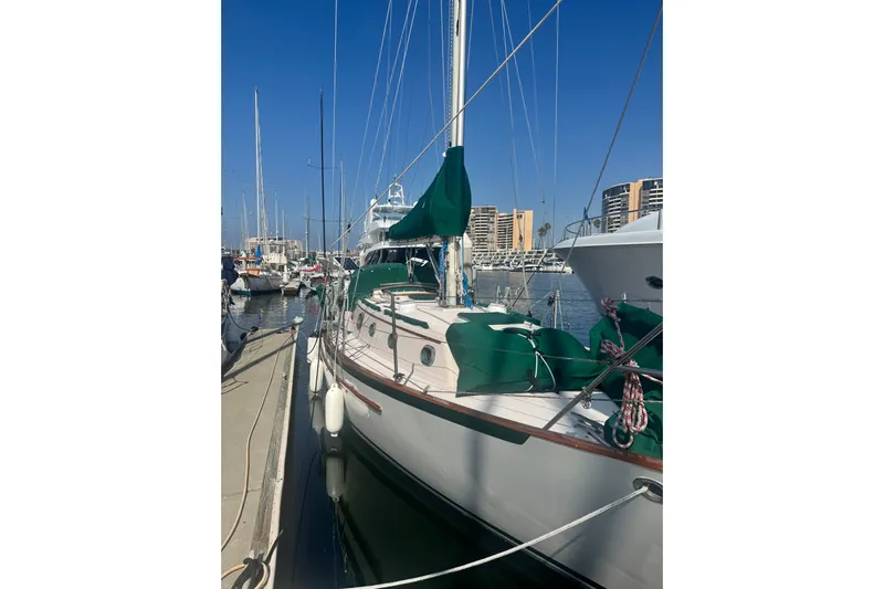 Juniper Yacht Photos Pics 1988 Pacific Seacraft 34 sailboat docked in marina under clear blue sky.