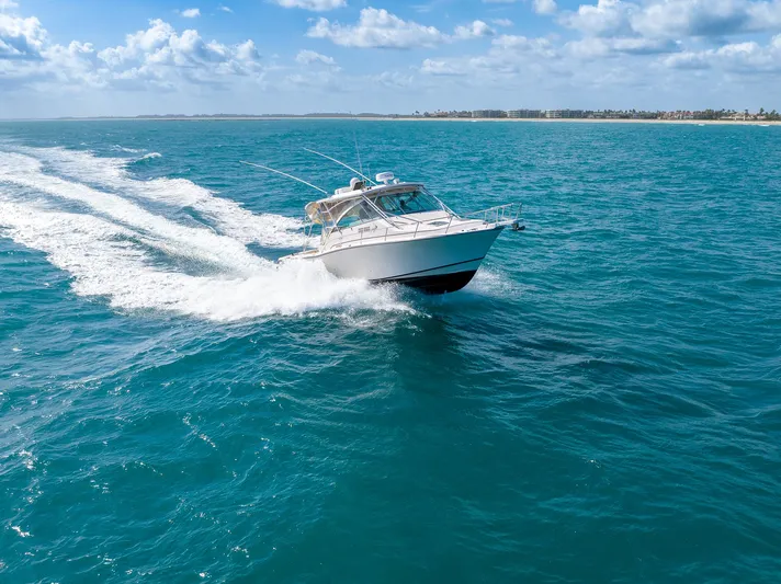 Yacht Photos Pics 2007 Grady-White Express 360 cruising on clear blue ocean under a sunny sky.