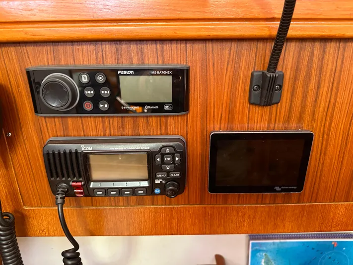  Yacht Photos Pics Boat control panel with radio and navigation equipment, Hunter 456, 2005 model.