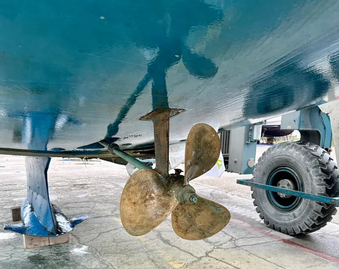  Yacht Photos Pics Close-up of a Hunter 456 boat propeller, 2005 model, on a trailer.