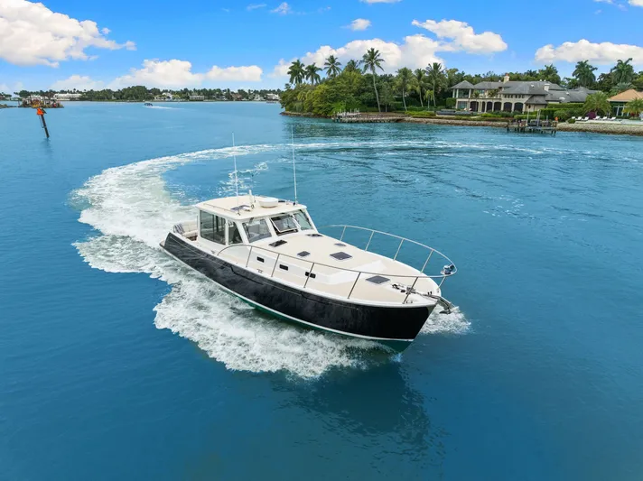 Andiamo Yacht Photos Pics 