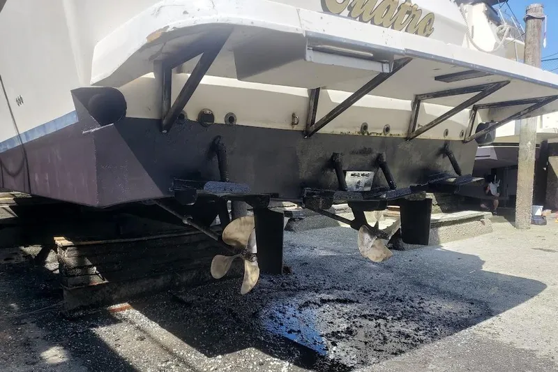 Cuatro Yacht Photos Pics 1998 Bayliner 4788 Pilot House Motoryacht on dry dock, showing propellers and hull.