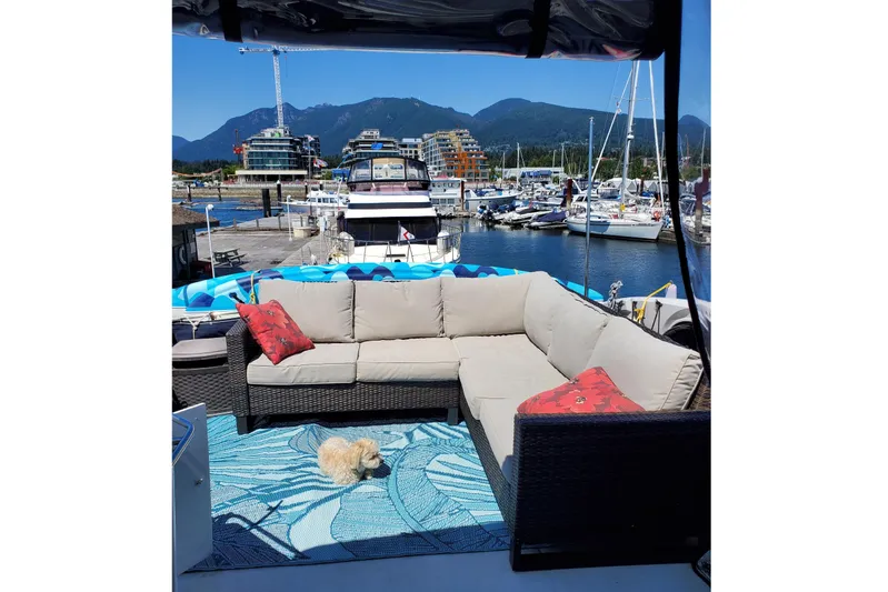 Cuatro Yacht Photos Pics Bayliner 4788 Pilot House Motoryacht 1998 with outdoor seating, marina view, and mountains.