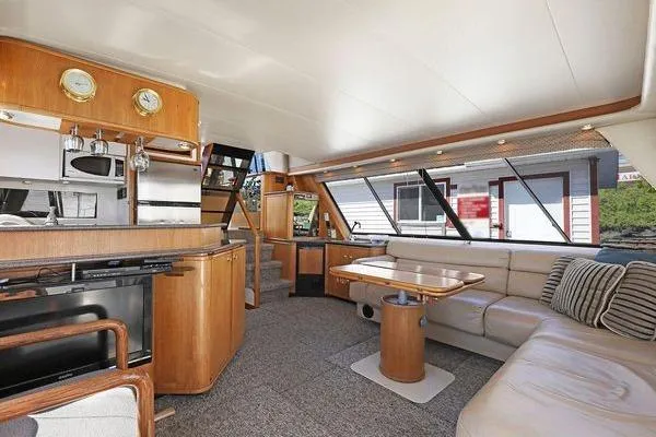 Cuatro Yacht Photos Pics Interior of 1998 Bayliner 4788 Pilot House Motoryacht with modern furnishings and spacious layout.