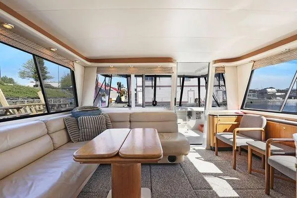 Cuatro Yacht Photos Pics Interior of 1998 Bayliner 4788 Pilot House Motoryacht with spacious seating and large windows.