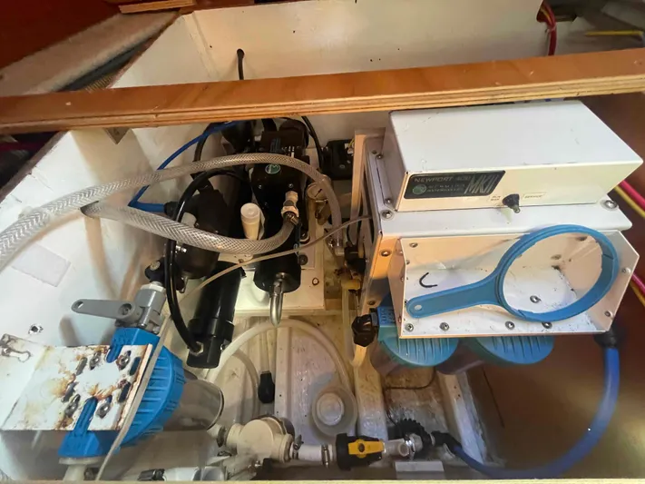 No Agenda Yacht Photos Pics Engine compartment of a 2003 Jeanneau Deck Salon sailboat, showcasing mechanical components.