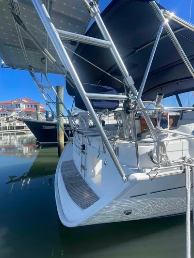 No Agenda Yacht Photos Pics 2003 Jeanneau Deck Salon yacht docked at marina under clear blue sky.