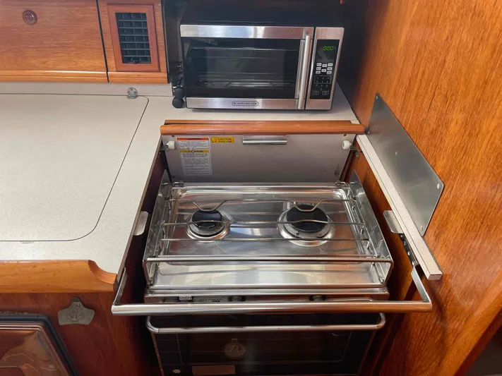 No Agenda Yacht Photos Pics 2003 Jeanneau Deck Salon kitchen with stove and microwave.