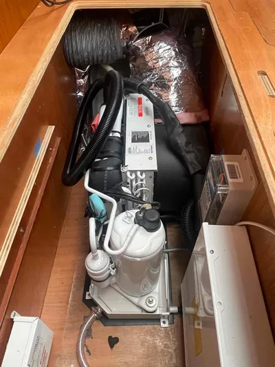 No Agenda Yacht Photos Pics Engine compartment of a 2003 Jeanneau Deck Salon sailboat.