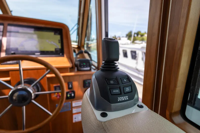 Luca Yacht Photos Pics 2023 Sabre 43 Salon Express helm with joystick control and navigation display.