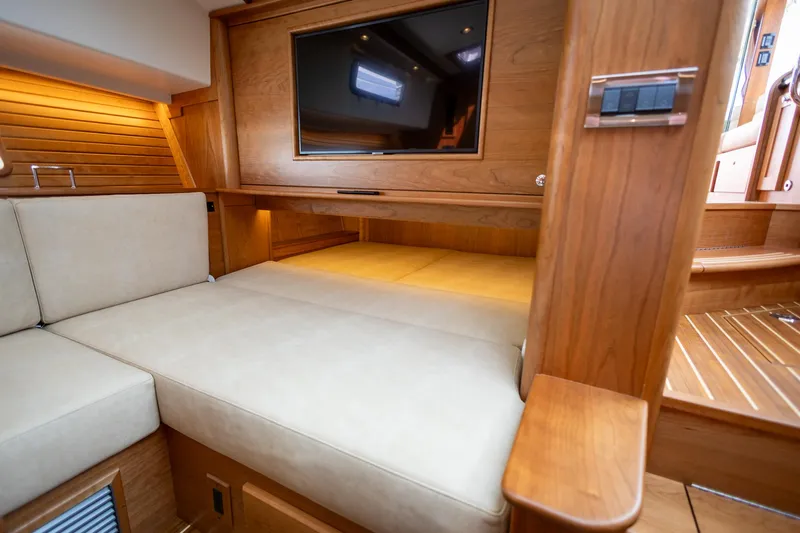 Luca Yacht Photos Pics Interior of 2023 Sabre 43 Salon Express yacht with beige seating and TV.