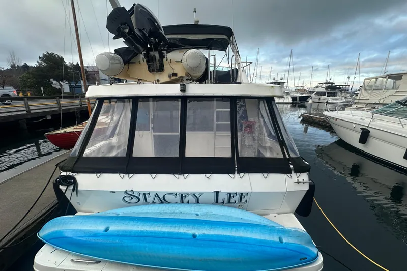 Stacey Lee Yacht Photos Pics 1999 Bayliner 4788 Pilot House Motoryacht docked with blue kayak on stern.