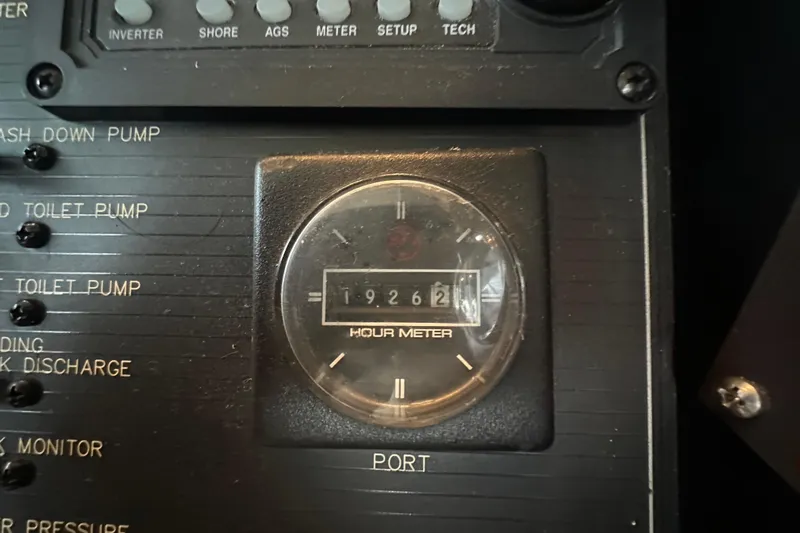 Stacey Lee Yacht Photos Pics Hour meter reading 1926.2 on 1999 Bayliner 4788 Pilot House Motoryacht control panel.