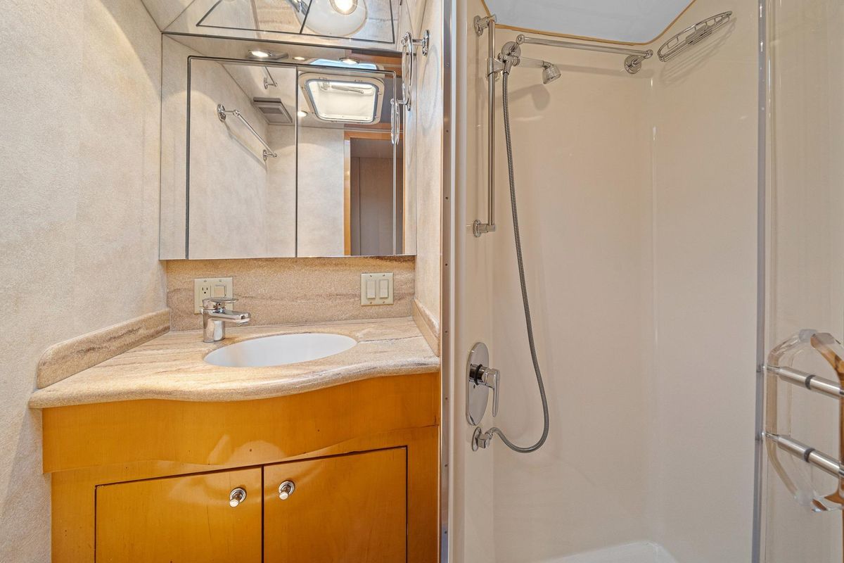 2002 Hatteras 60 