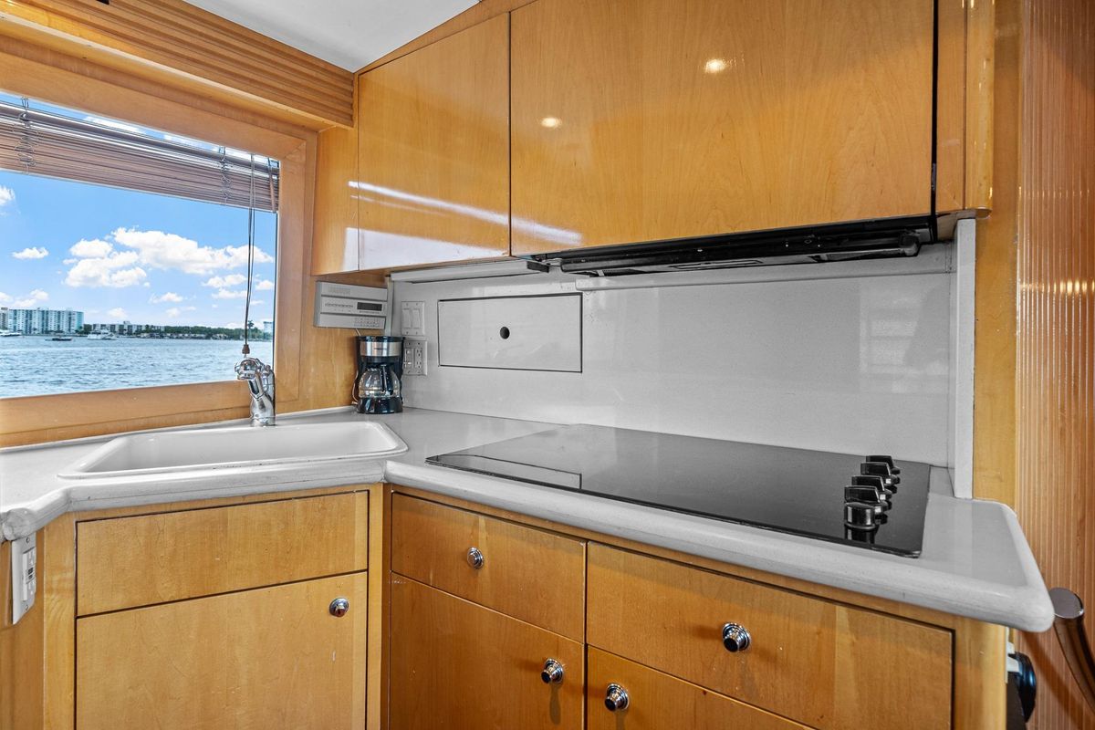 2002 Hatteras 60 