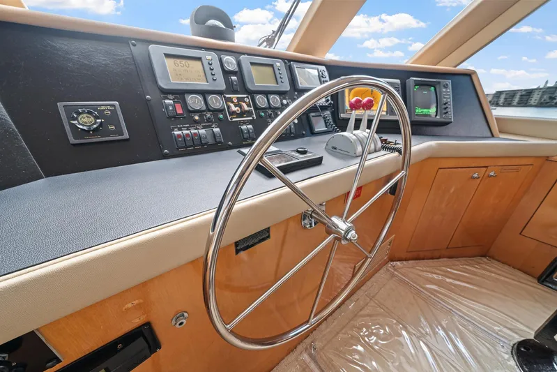 Sand Control Yacht Photos Pics Helm of 2002 Hatteras 60 Convertible yacht with steering wheel and navigation instruments.