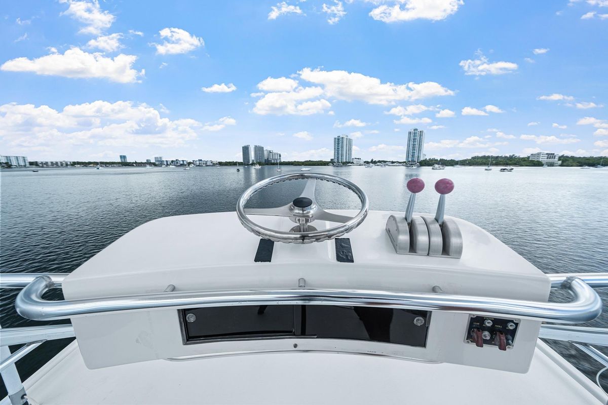 2002 Hatteras 60 