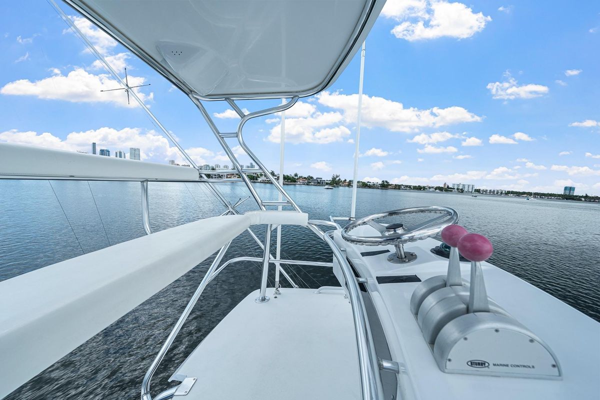 2002 Hatteras 60 