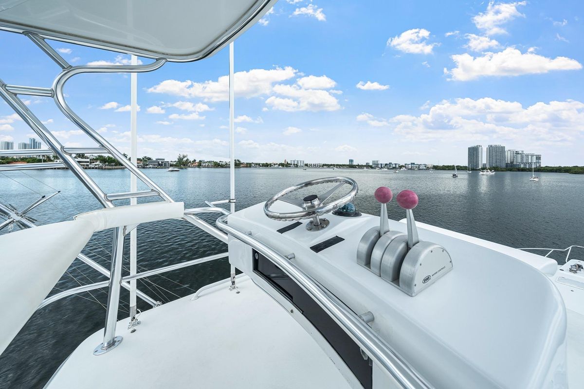 2002 Hatteras 60 