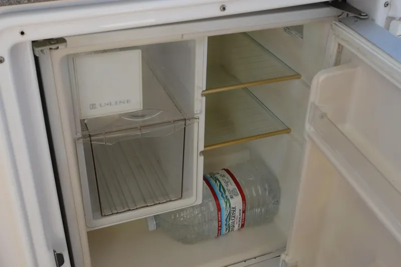  Yacht Photos Pics Helm Deck Fridge