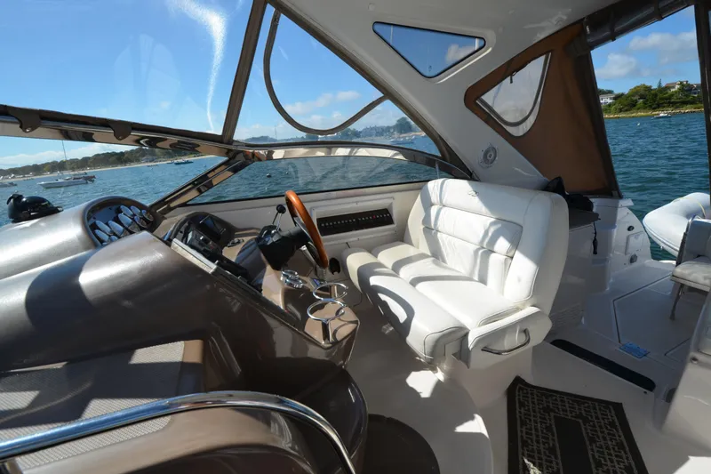  Yacht Photos Pics Helm Seating