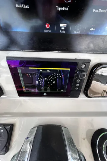 No Name Yacht Photos Pics 2017 33 Boston Whaler 330 Outrage Helm