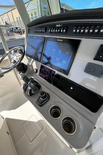 No Name Yacht Photos Pics 2017 33 Boston Whaler 330 Outrage Helm