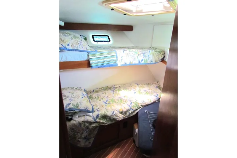  Yacht Photos Pics Interior of 1992 Hatteras 40 Motor Yacht with bunk beds and floral bedding.